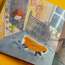 Load image into Gallery viewer, Smelly Peggy