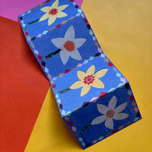 Load image into Gallery viewer, Patchwork Daffodil Concertina Card