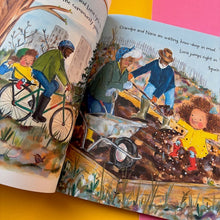 Load image into Gallery viewer, Luna Loves Gardening