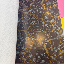 Load image into Gallery viewer, The Collage Compendium : 2,000 Images to Cut Out & Collage