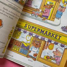 Load image into Gallery viewer, Richard Scarry's Best Little Word Book Ever!