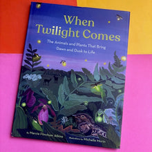 Load image into Gallery viewer, When Twilight Comes : The Animals and Plants That Bring Dawn and Dusk to Life

