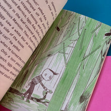 Load image into Gallery viewer, Iggy Peck and the Mysterious Mansion : The Questioneers Book #3
