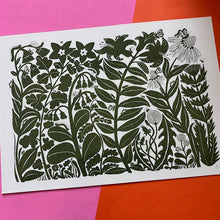 Load image into Gallery viewer, Garden Tangle
